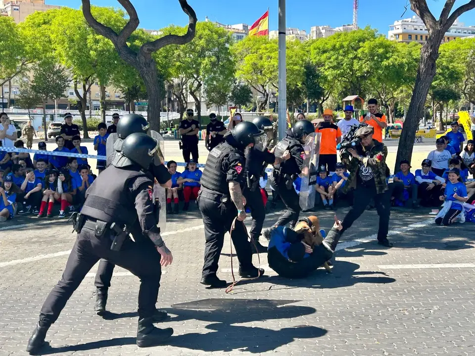 Jornada de puertas abiertas de la Polic&iacute;a Local en honor a San Urbano.