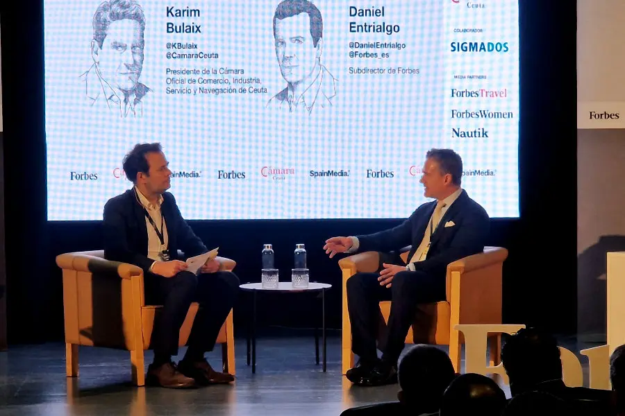  Karim Bulaix, presidente de la C&aacute;mara de Comercio, y Daniel Entrialgo, subdirector de Forbes Espa&ntilde;a / Laura Ortiz 
