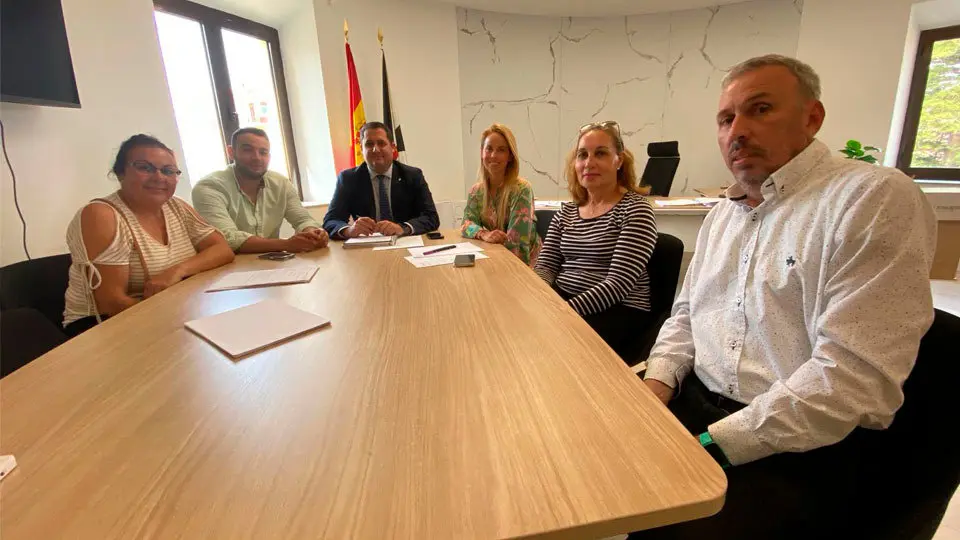 Ram&iacute;rez, reunido esta tarde con los representantes vecinales DE jUAN xxiii(CEDIDA)