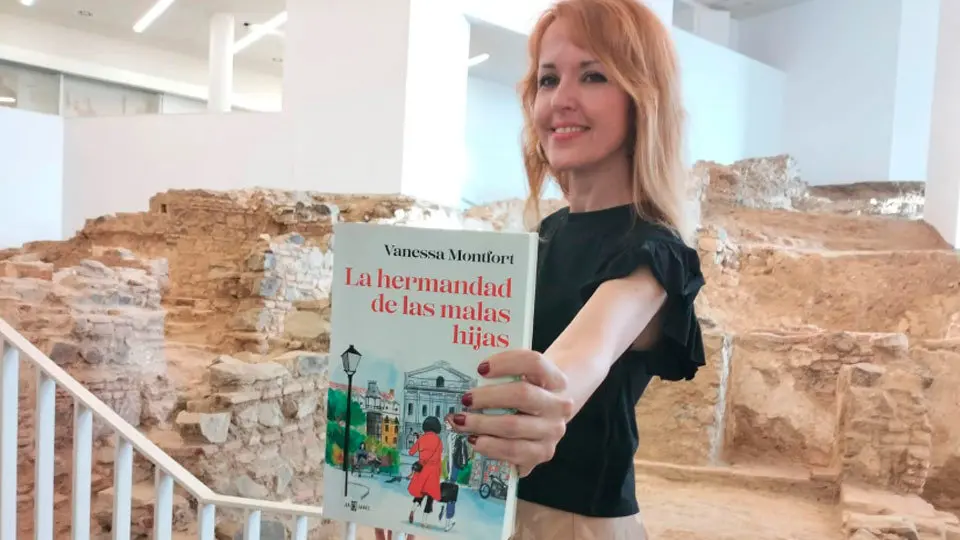 Vanessa Monfort, esta tarde en la biblioteca &laquo;Adolfo Su&aacute;rez&raquo; (C.A.)
