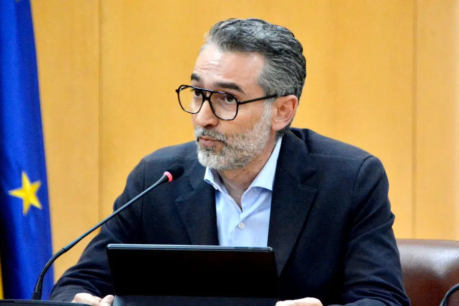  Sebasti&aacute;n Guerrero, portavoz del PSOE, durante su intervenci&oacute;n este mi&eacute;rcoles en el Pleno / Alejandro Castillo 