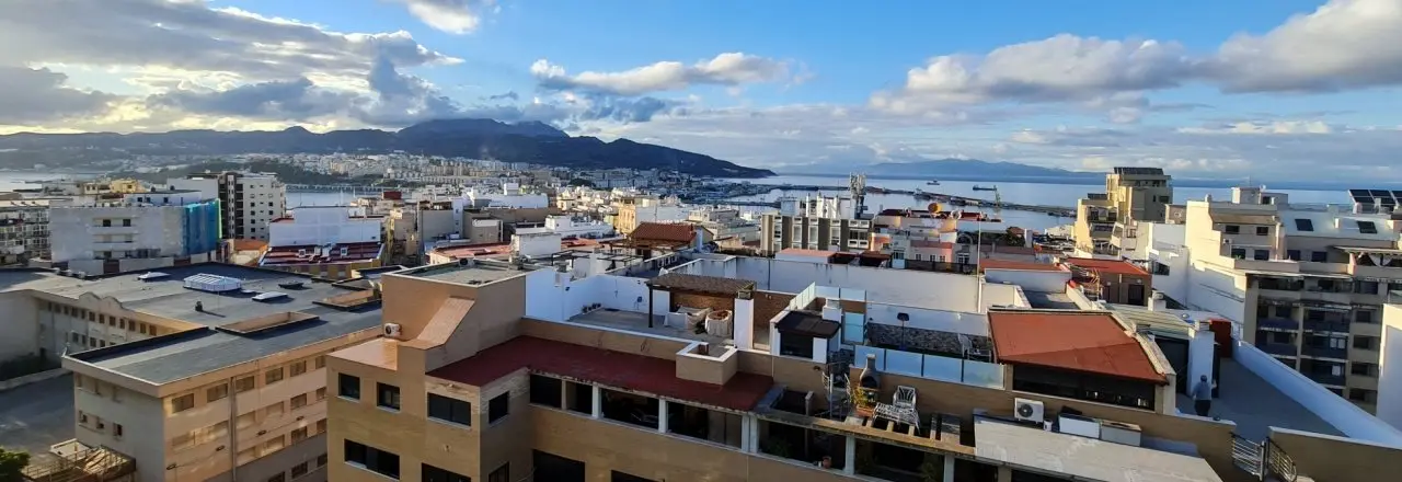  Vista a&eacute;rea de una zona de viviendas de Ceuta 