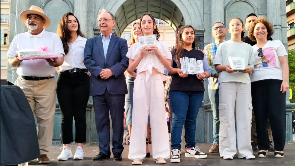 Foto de familia de los premiados (C.A.)