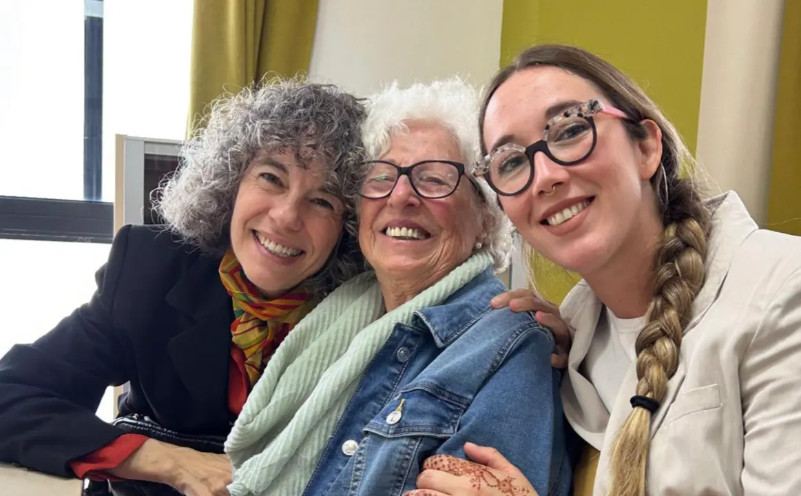 Proyecto intergeneracional "Compa&ntilde;eros de la tercera edad. Tejiendo ra&iacute;ces recuerdos sostenibles" / Cedida