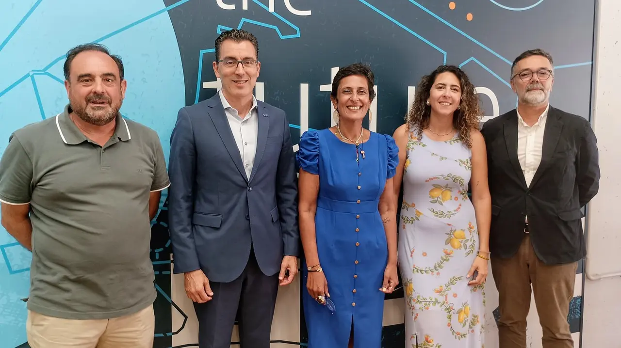 Kissy Chandiramani, junto con el director Territorio Sur de Telef&oacute;nica, Joaqu&iacute;n Segovia, han presentado los avances de los proyectos en desarrollo en &lsquo;El &Aacute;ngulo&rsquo;