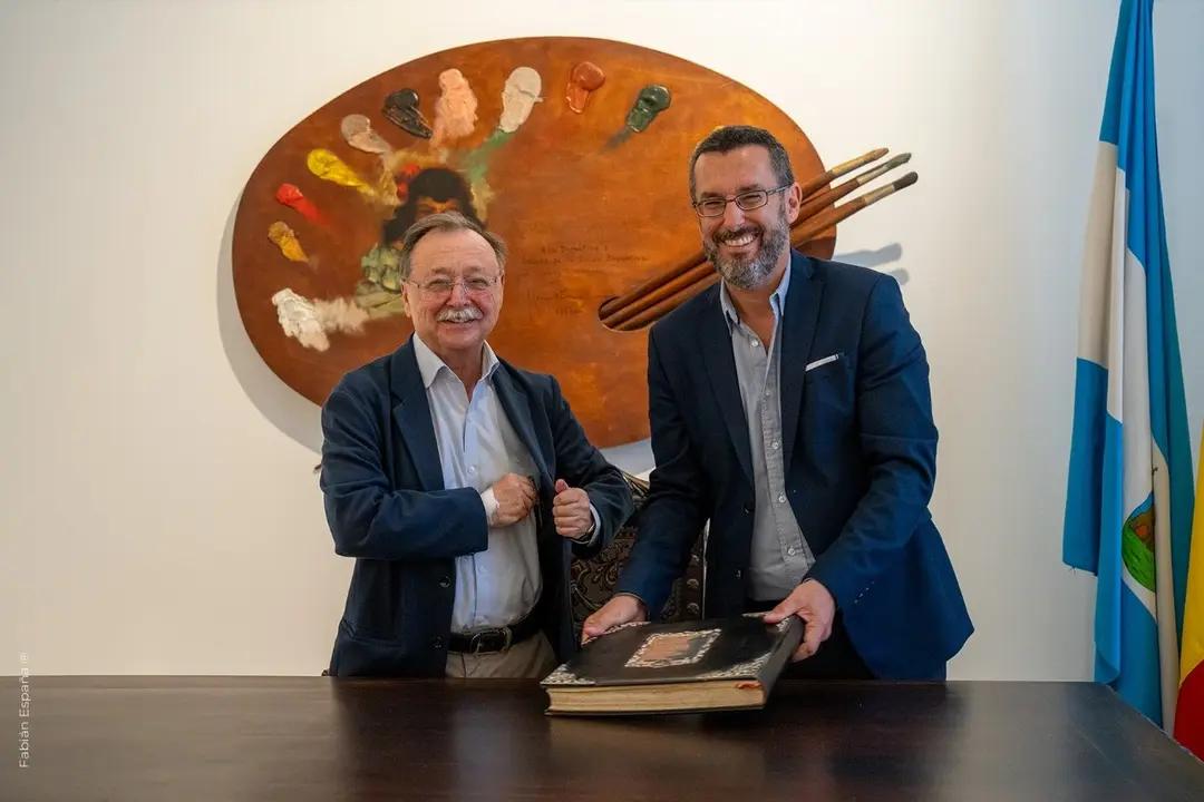 Juan Vivas y Juan Franco, este viernes en el Ayuntamiento linense (CEDIDA)