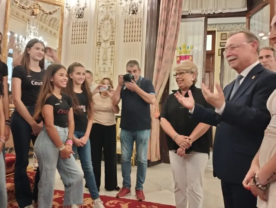 Recepci&oacute;n a las gimnastas ceut&iacute;es