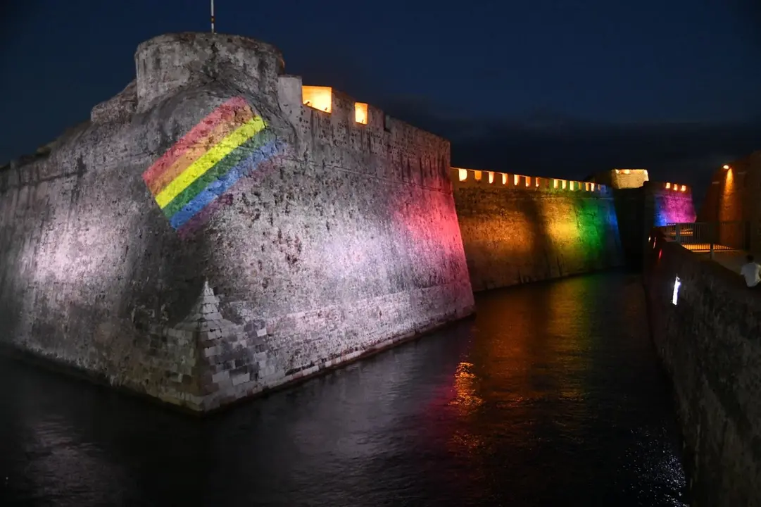 orgullo gay bandera arco&iacute;ris