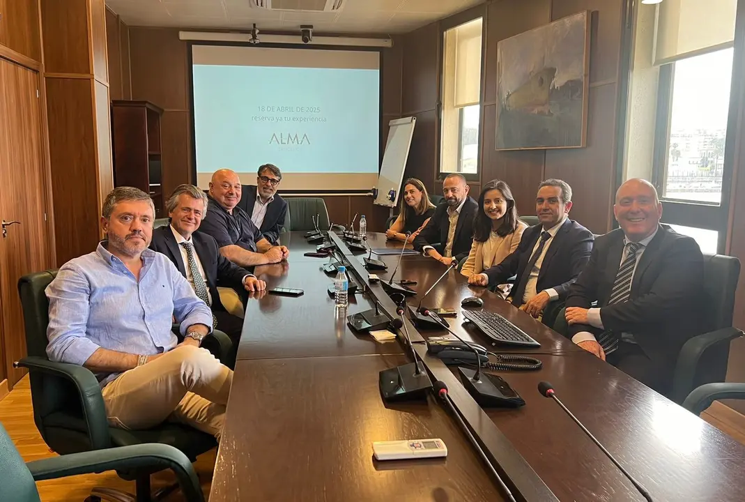 Reuni&oacute;n de los directivos de Alma Cruceros con el presidente de la Autoridad Portuaria, Juan Manuel Doncel (APCE)