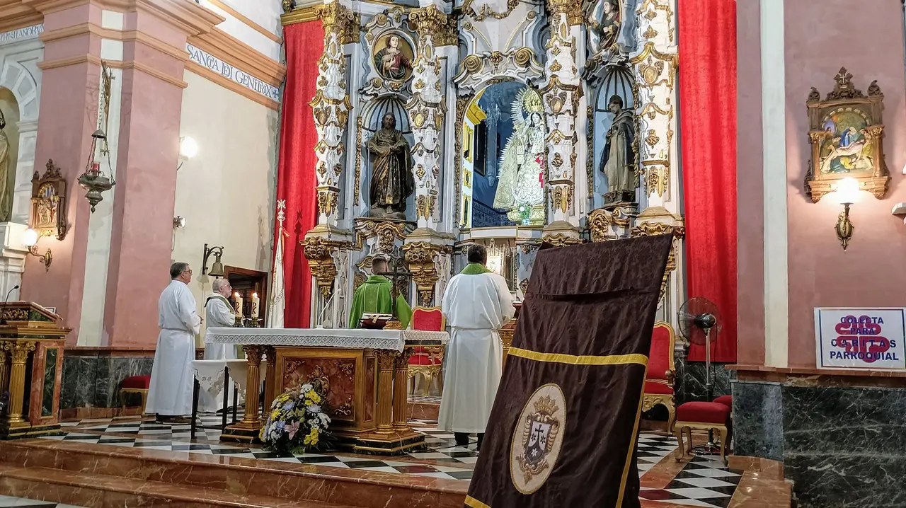 Presentaci&oacute;n del cartel anunciador de los cultos de la Virgen del Carmen