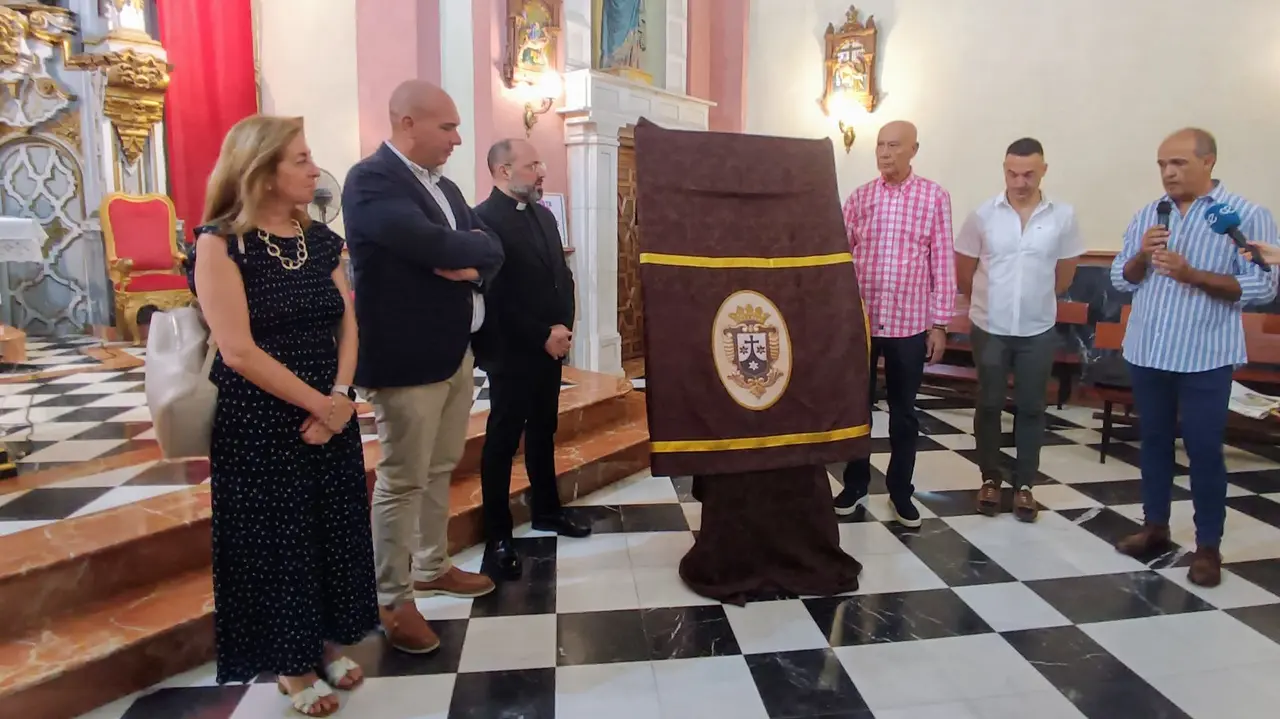 Presentaci&oacute;n del cartel anunciador de los cultos de la Virgen del Carmen