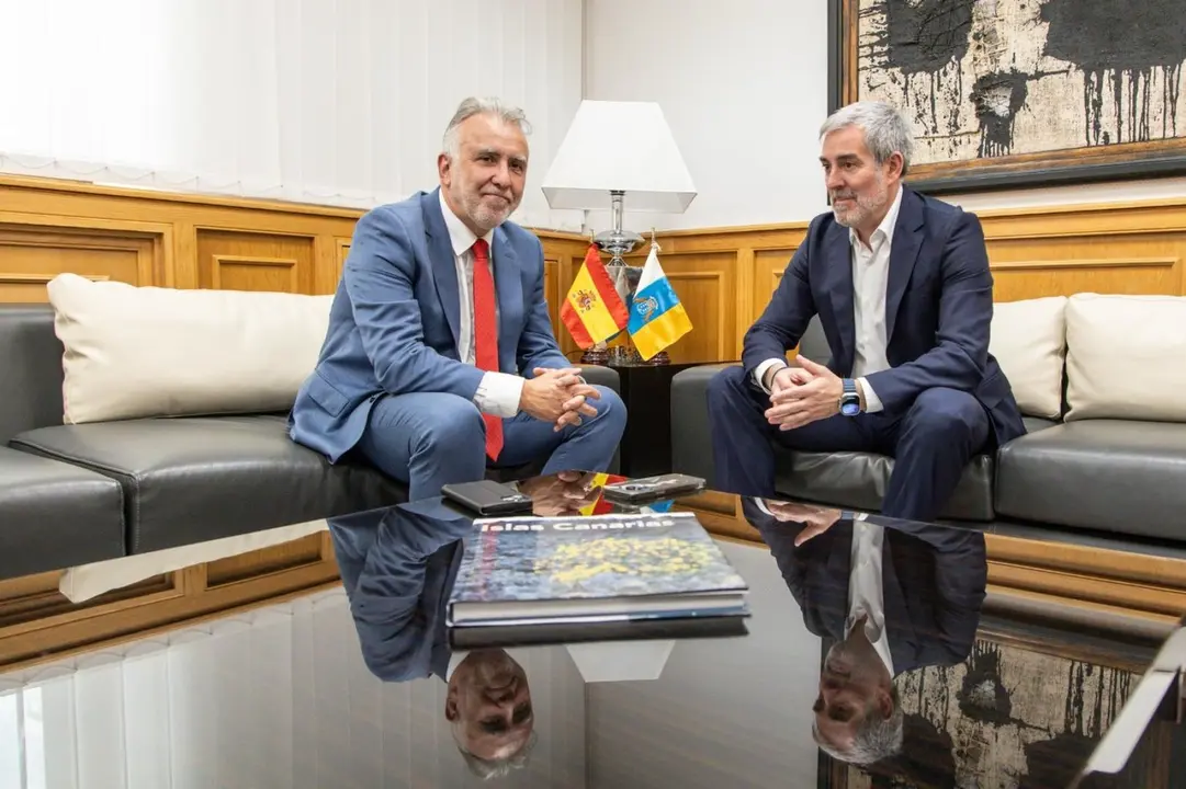 El ministro de Pol&iacute;tica Territorial, &Aacute;ngel V&iacute;ctor Torres (izqda), junto al presidente de Canarias, Fernando Clavijo