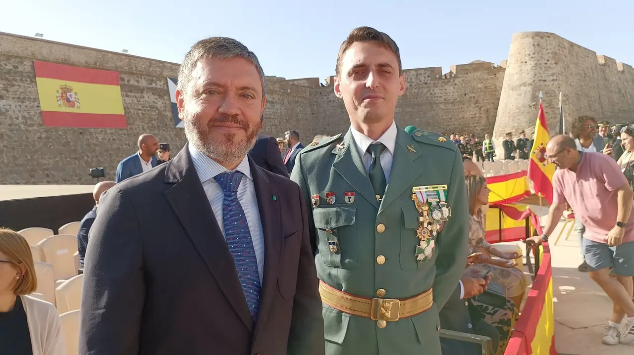 Grande-Marlaska preside en Ceuta la entrega de la bandera de Espa&ntilde;a a la Jefatura Superior de Polic&iacute;a