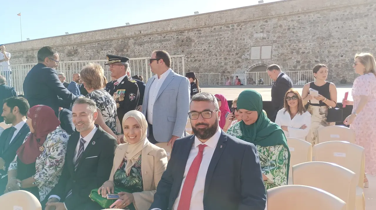 Grande-Marlaska preside en Ceuta la entrega de la bandera de Espa&ntilde;a a la Jefatura Superior de Polic&iacute;a