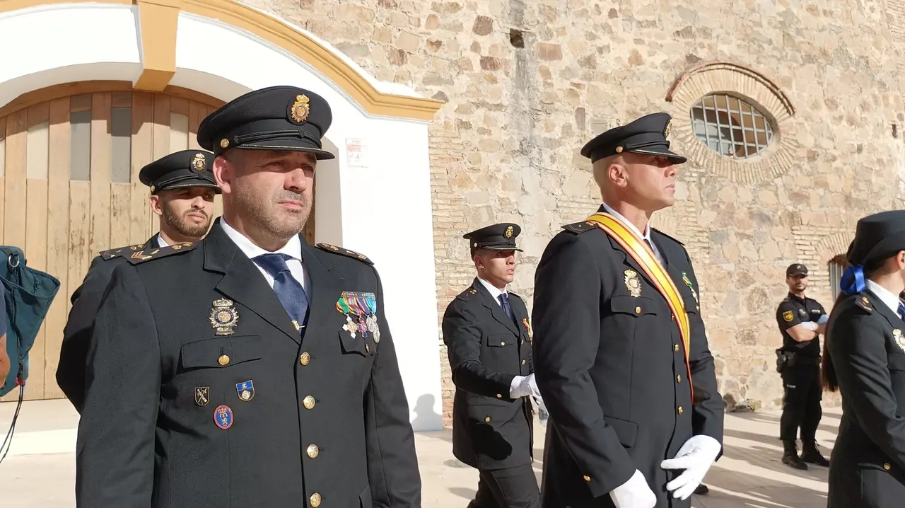 Grande-Marlaska preside en Ceuta la entrega de la bandera de Espa&ntilde;a a la Jefatura Superior de Polic&iacute;a