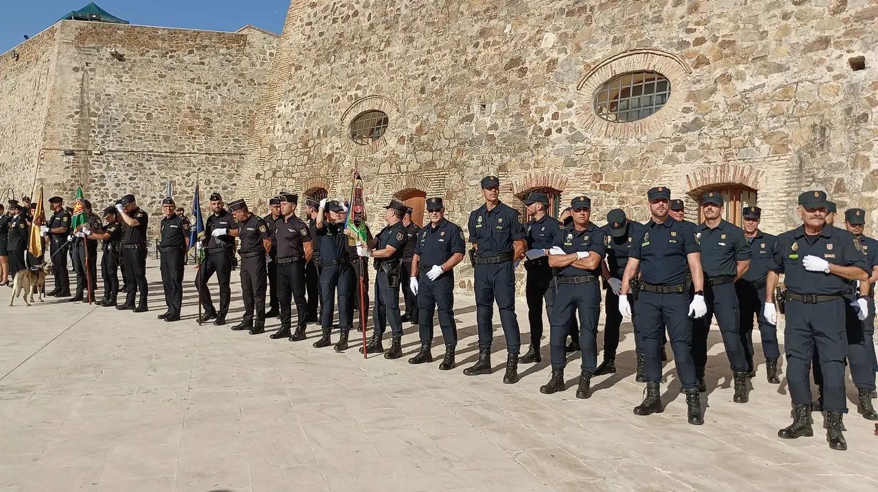Grande-Marlaska preside en Ceuta la entrega de la bandera de Espa&ntilde;a a la Jefatura Superior de Polic&iacute;a