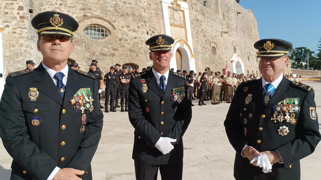 Grande-Marlaska preside en Ceuta la entrega de la bandera de Espa&ntilde;a a la Jefatura Superior de Polic&iacute;a