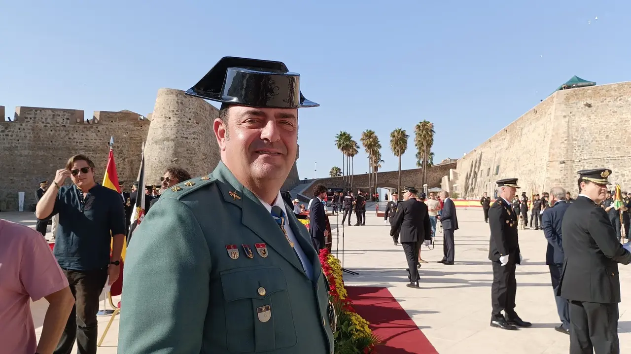 Grande-Marlaska preside en Ceuta la entrega de la bandera de Espa&ntilde;a a la Jefatura Superior de Polic&iacute;a
