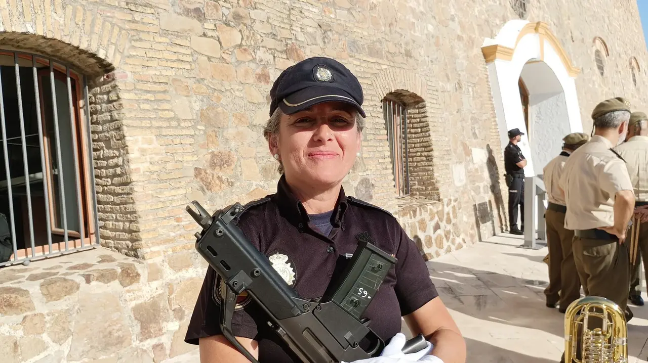 Grande-Marlaska preside en Ceuta la entrega de la bandera de Espa&ntilde;a a la Jefatura Superior de Polic&iacute;a