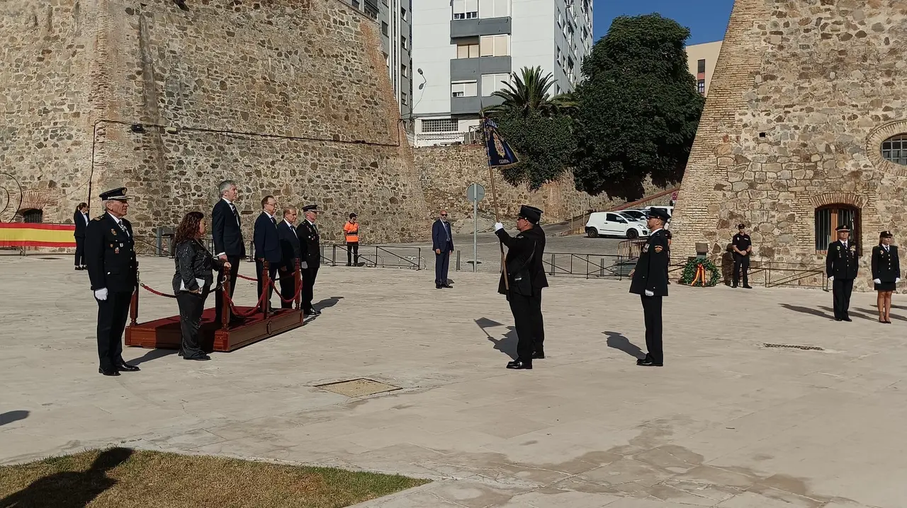 Grande-Marlaska preside en Ceuta la entrega de la bandera de Espa&ntilde;a a la Jefatura Superior de Polic&iacute;a