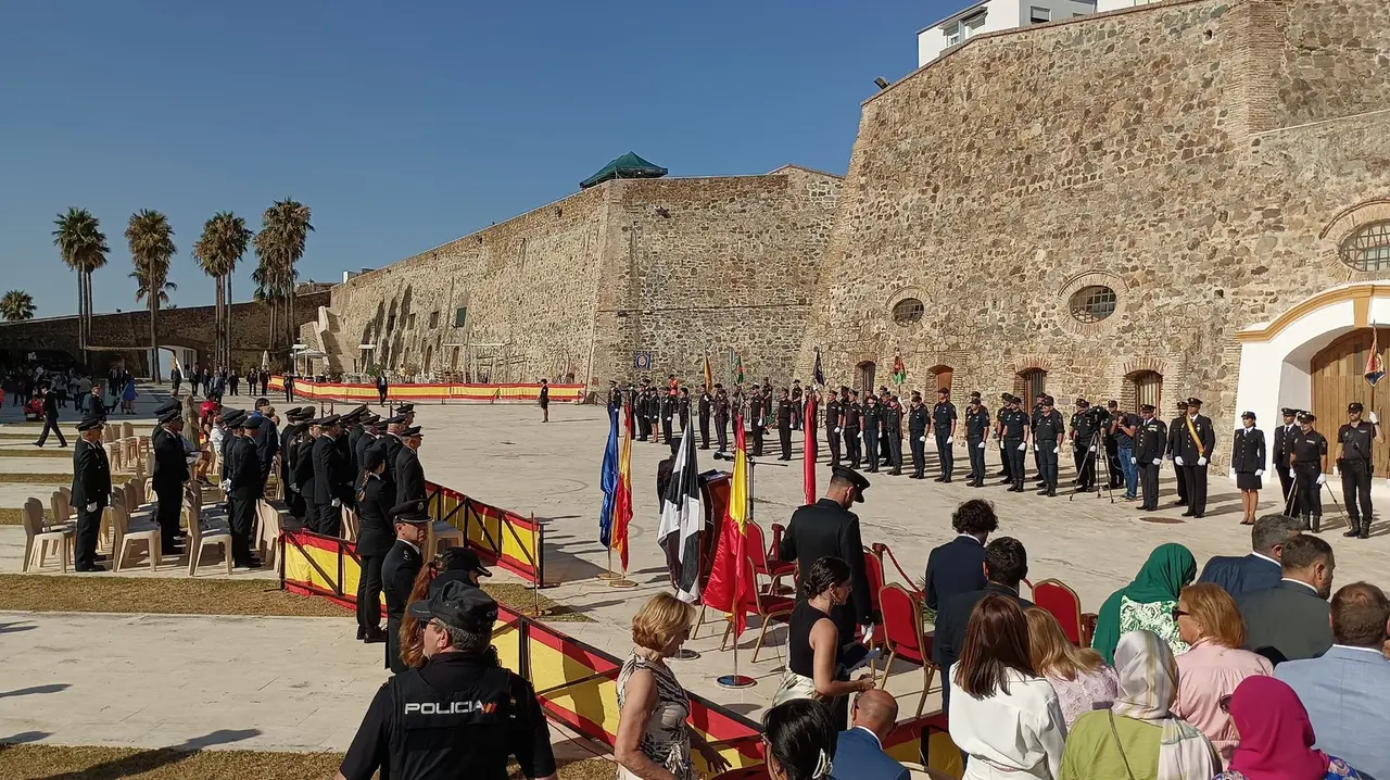 Grande-Marlaska preside en Ceuta la entrega de la bandera de Espa&ntilde;a a la Jefatura Superior de Polic&iacute;a