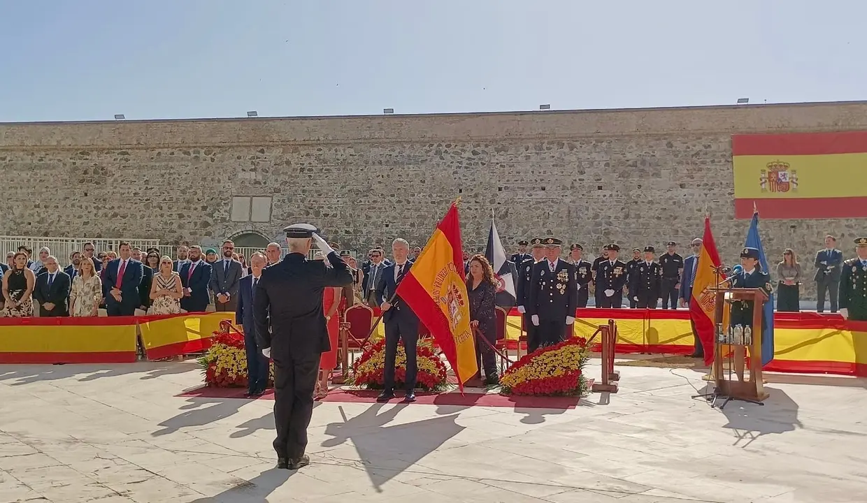 Grande-Marlaska preside en Ceuta la entrega de la bandera de Espa&ntilde;a a la Jefatura Superior de Polic&iacute;a