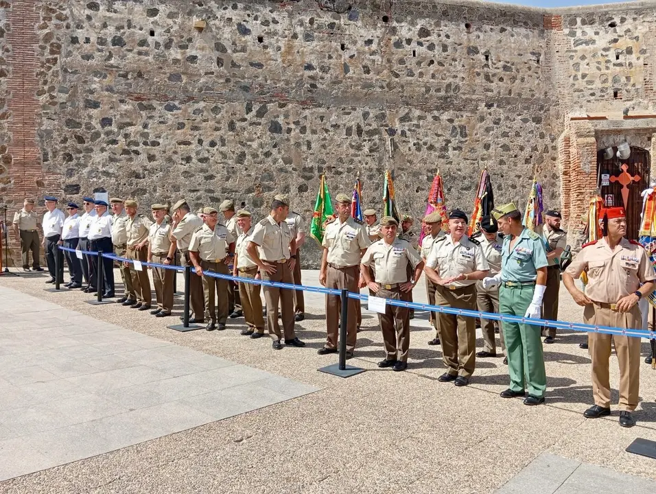 Izado de bandera por Santiago Ap&oacute;stol