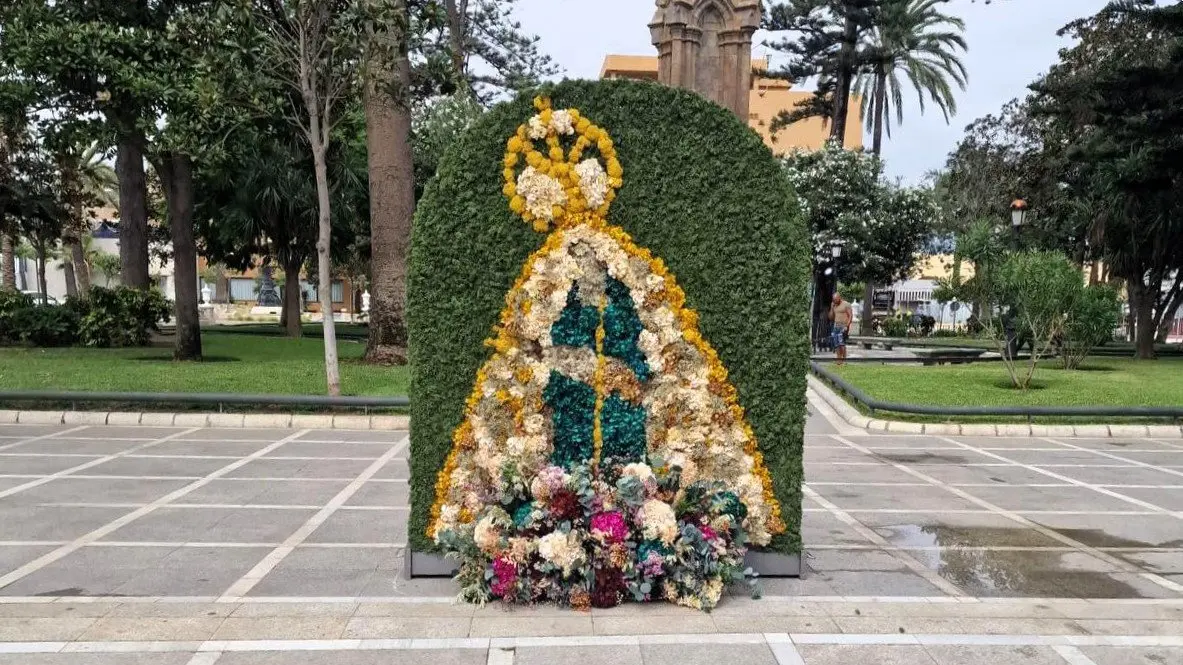 Figura floral de la Patrona de Ceuta adorna la Plaza de &Aacute;frica