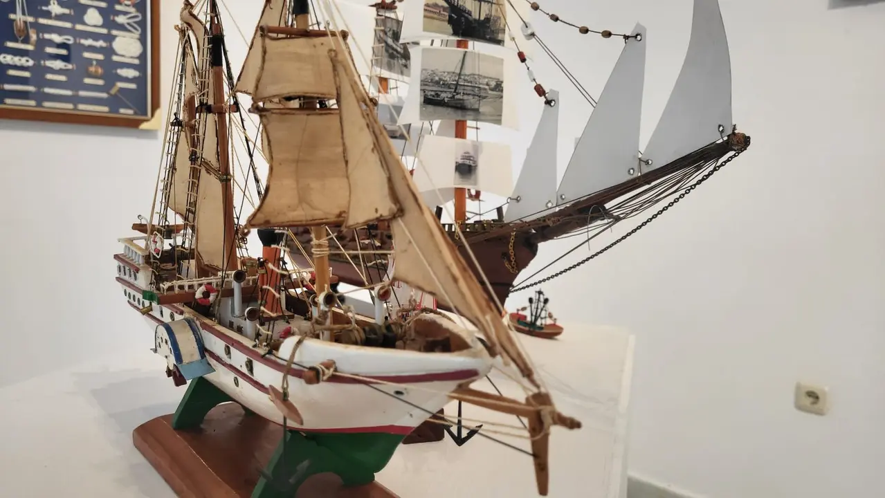 Luis Gabarr&oacute;n presenta 'Surcando el Mar