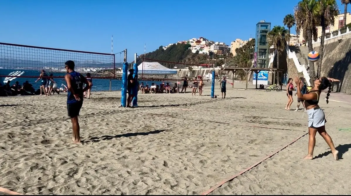 Octava edici&oacute;n del campeonato de verano de v&oacute;ley playa / M.Zapico