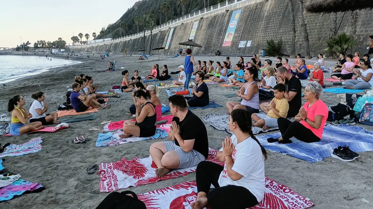 Yoga para recargar con la energ&iacute;a de la super luna azul