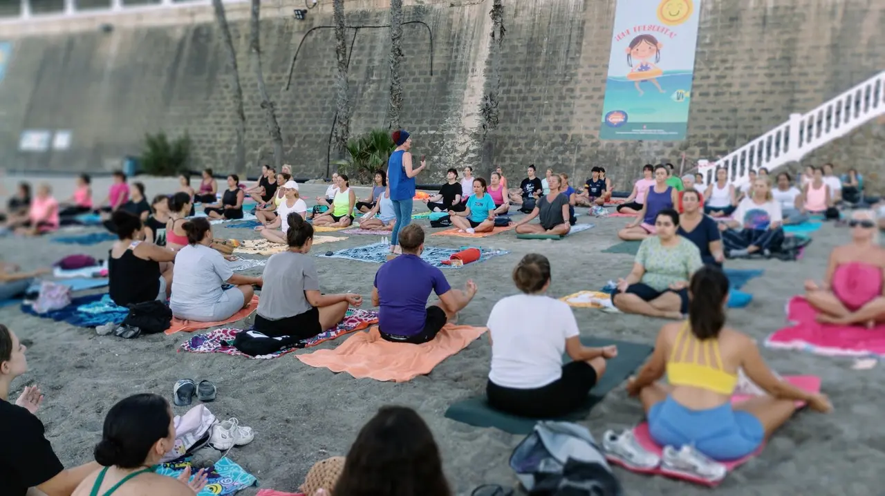 Yoga para recargar con la energ&iacute;a de la super luna azul