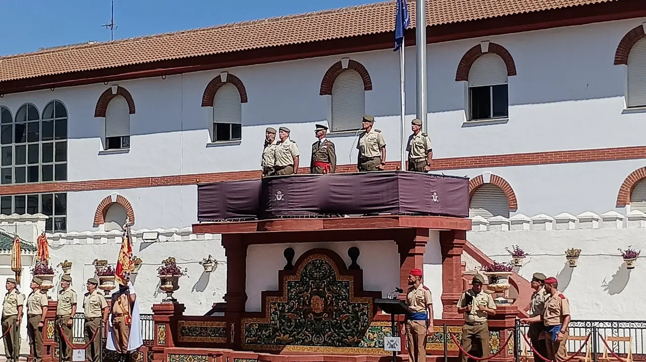 Acto de despedida del general Rocha, en el acuartelamiento Gonz&aacute;les Tablas