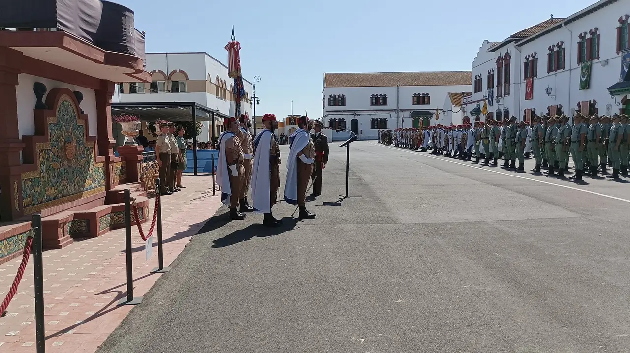 Acto de despedida del general Rocha, en el acuartelamiento Gonz&aacute;les Tablas