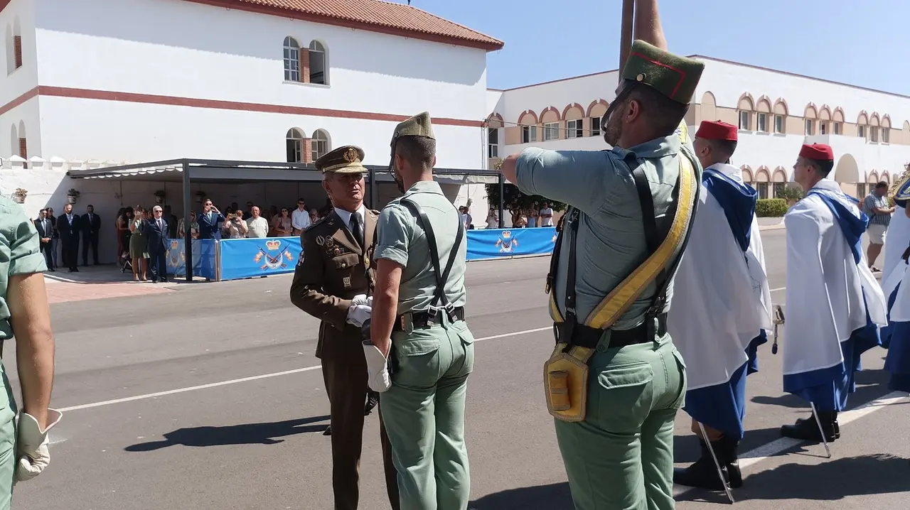 Acto de despedida del general Rocha, en el acuartelamiento Gonz&aacute;les Tablas