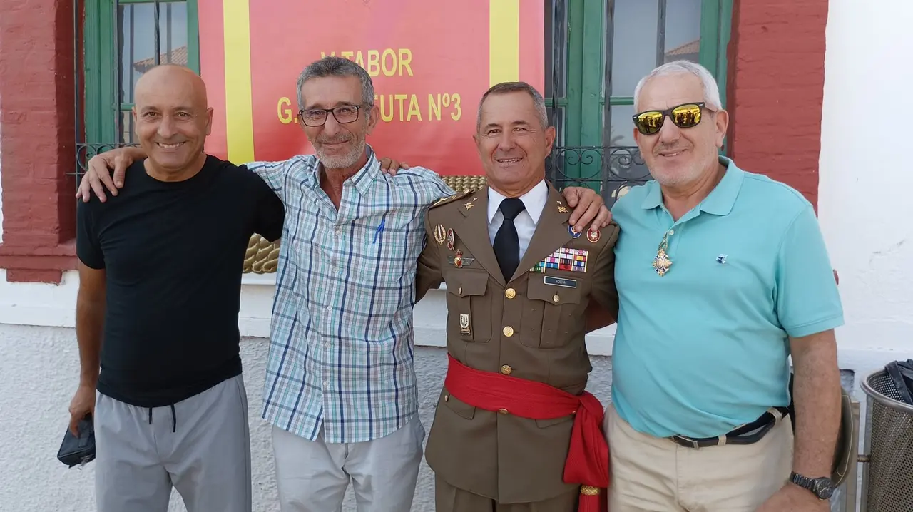 Acto de despedida del general Rocha, en el acuartelamiento Gonz&aacute;les Tablas