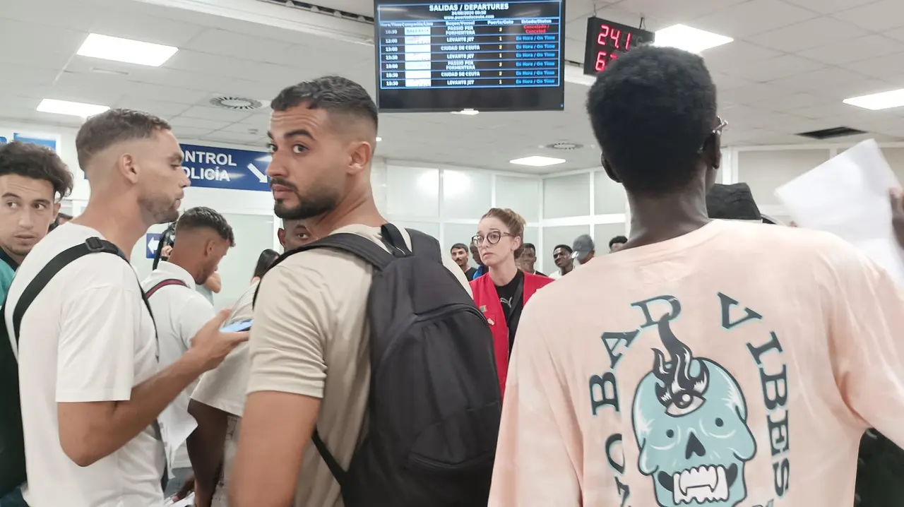 Del CETI de Ceuta a la pen&iacute;nsula: 49 migrantes inician un nuevo cap&iacute;tulo