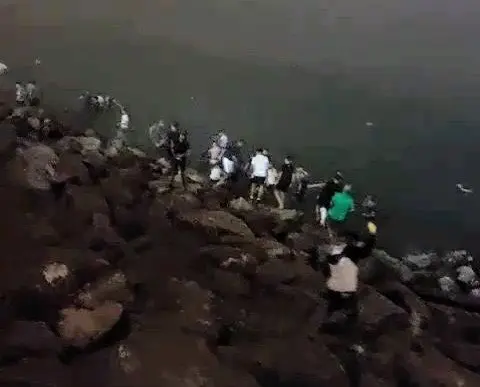 Playa de Castillejos desde donde los menores marroqu&iacute;es se lanzaron al mar