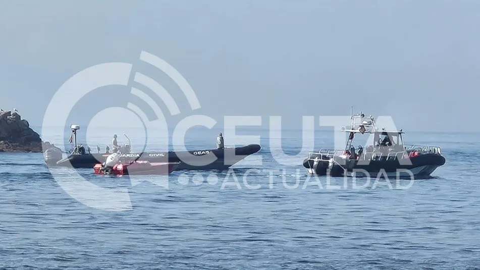 La Guardia Civil ha interceptado una embarcaci&oacute;n en Benz&uacute;