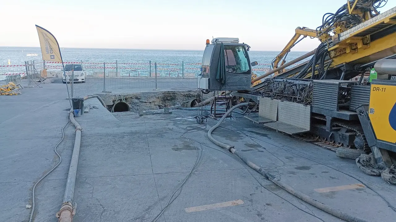 Obras instalaci&oacute;n cable el&eacute;ctrico submarino Juan XXIII Chorrillo