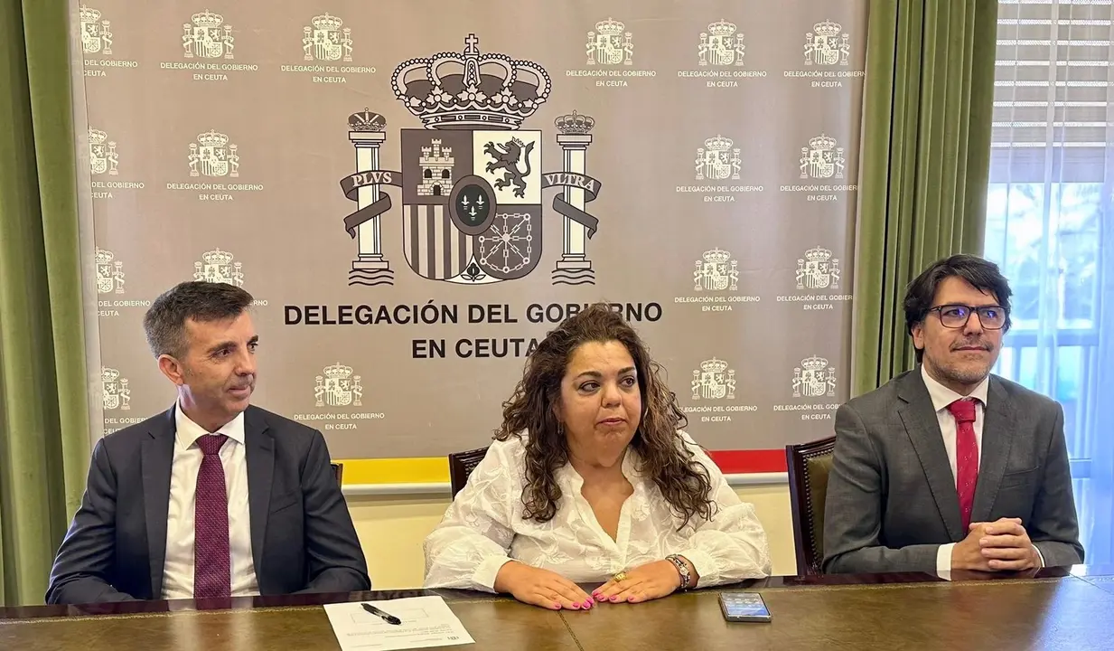 Jes&uacute;s Bautista Fern&aacute;ndez, director del CETI junto a la delegada del Gobierno, Cristina P&eacute;rez / Cedida