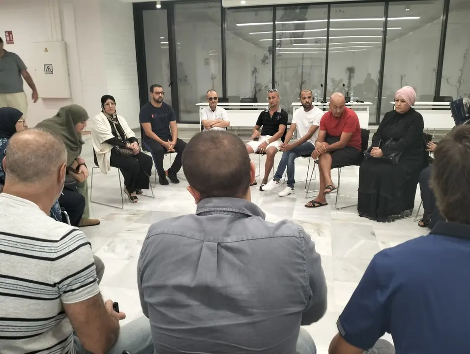 Un momento de la reuni&oacute;n mantenida este martes por los miembros de &laquo;Todos por una sanidad digna&raquo; (C.A.)