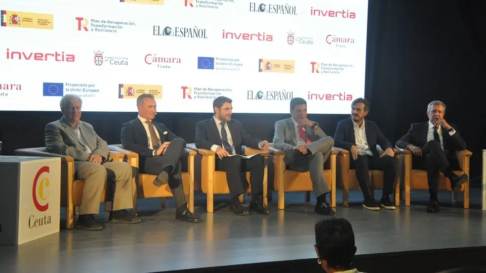  Romera, G&oacute;mez, Mollinedo, Velilla y Collado debatieron sobre las infraestructuras y los servicios tecnol&oacute;gicos. 