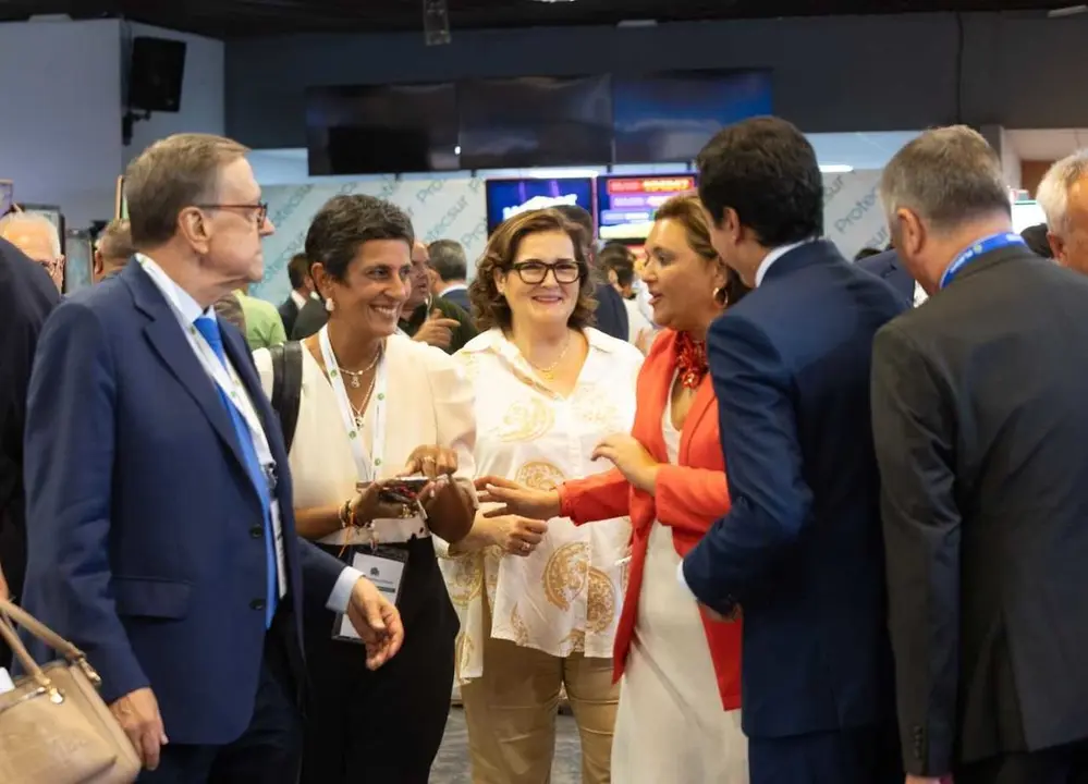 Chandiramani, segunda por la izquierda, en la Expo Congreso Andaluz del Juego (CEDIDA)