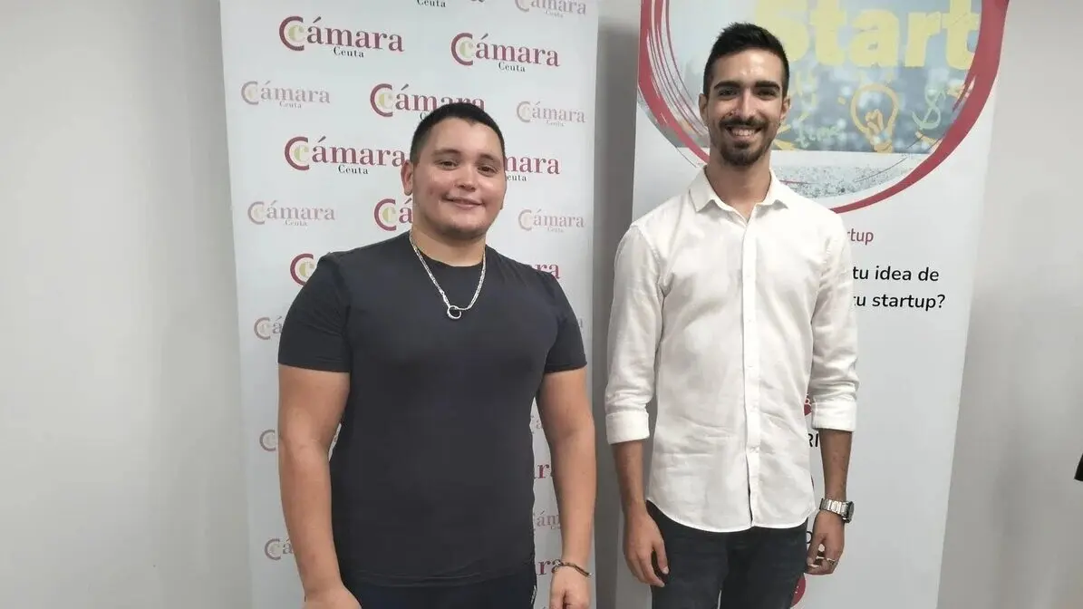 De izquierda a derecha, Abdeselam Mustafa y Jorge Mu&ntilde;oz (C.A.)