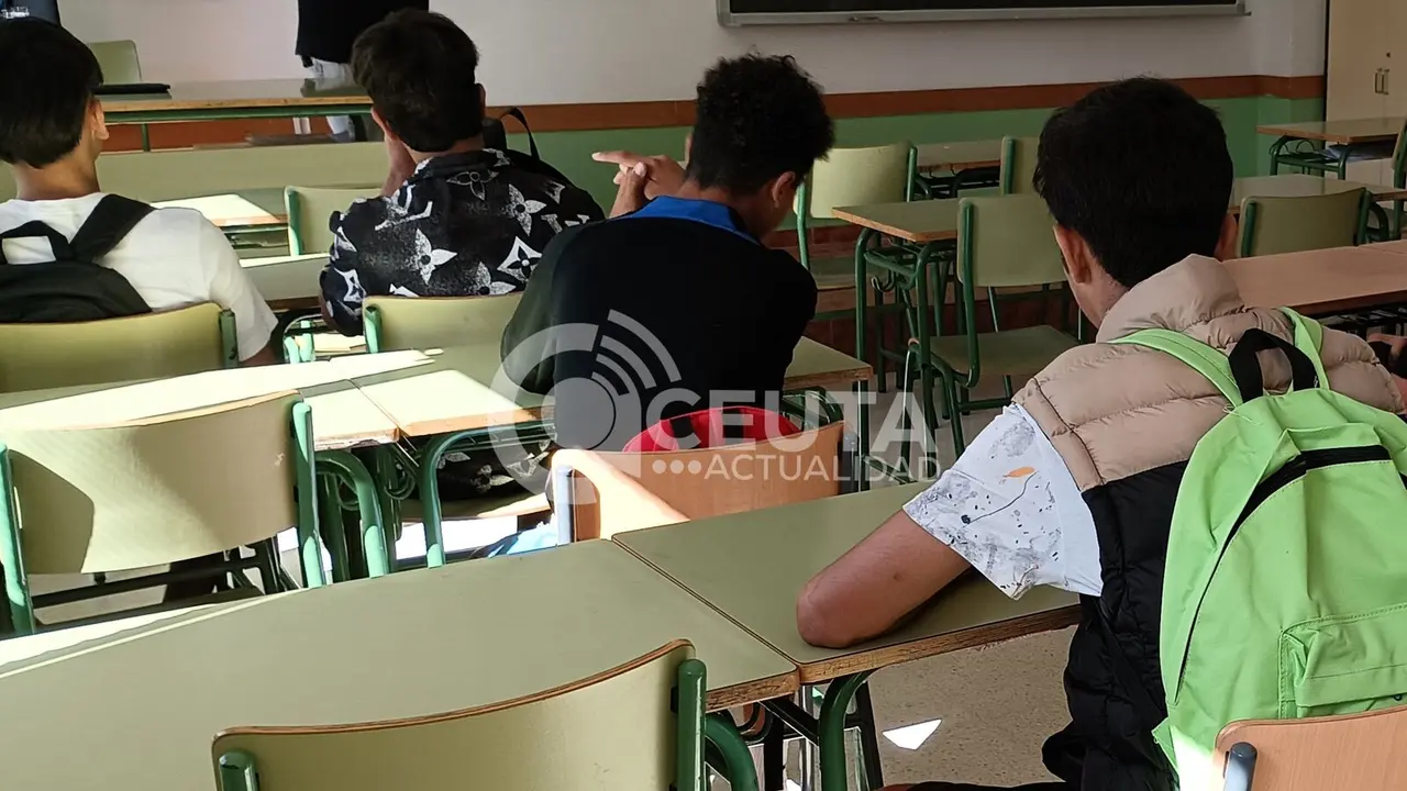 Menores no acompa&ntilde;ados en el aula de primera acogida / S. I.