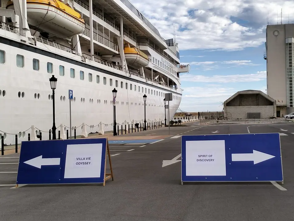 &laquo;Spirit of Discovery&raquo; y &laquo;Villa Vie Odyssey&raquo;