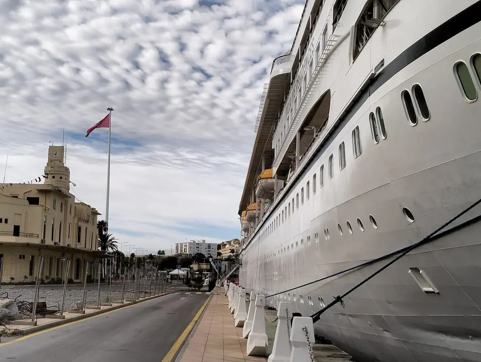 &laquo;Spirit of Discovery&raquo; y &laquo;Villa Vie Odyssey&raquo;