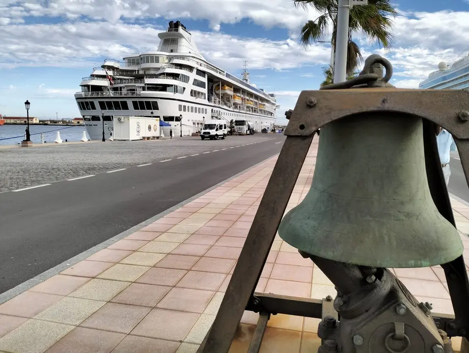 &laquo;Spirit of Discovery&raquo; y &laquo;Villa Vie Odyssey&raquo;