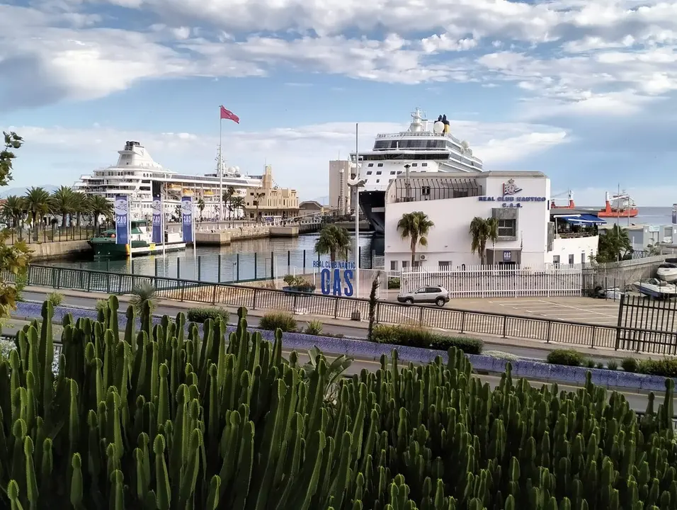 &laquo;Spirit of Discovery&raquo; y &laquo;Villa Vie Odyssey&raquo;